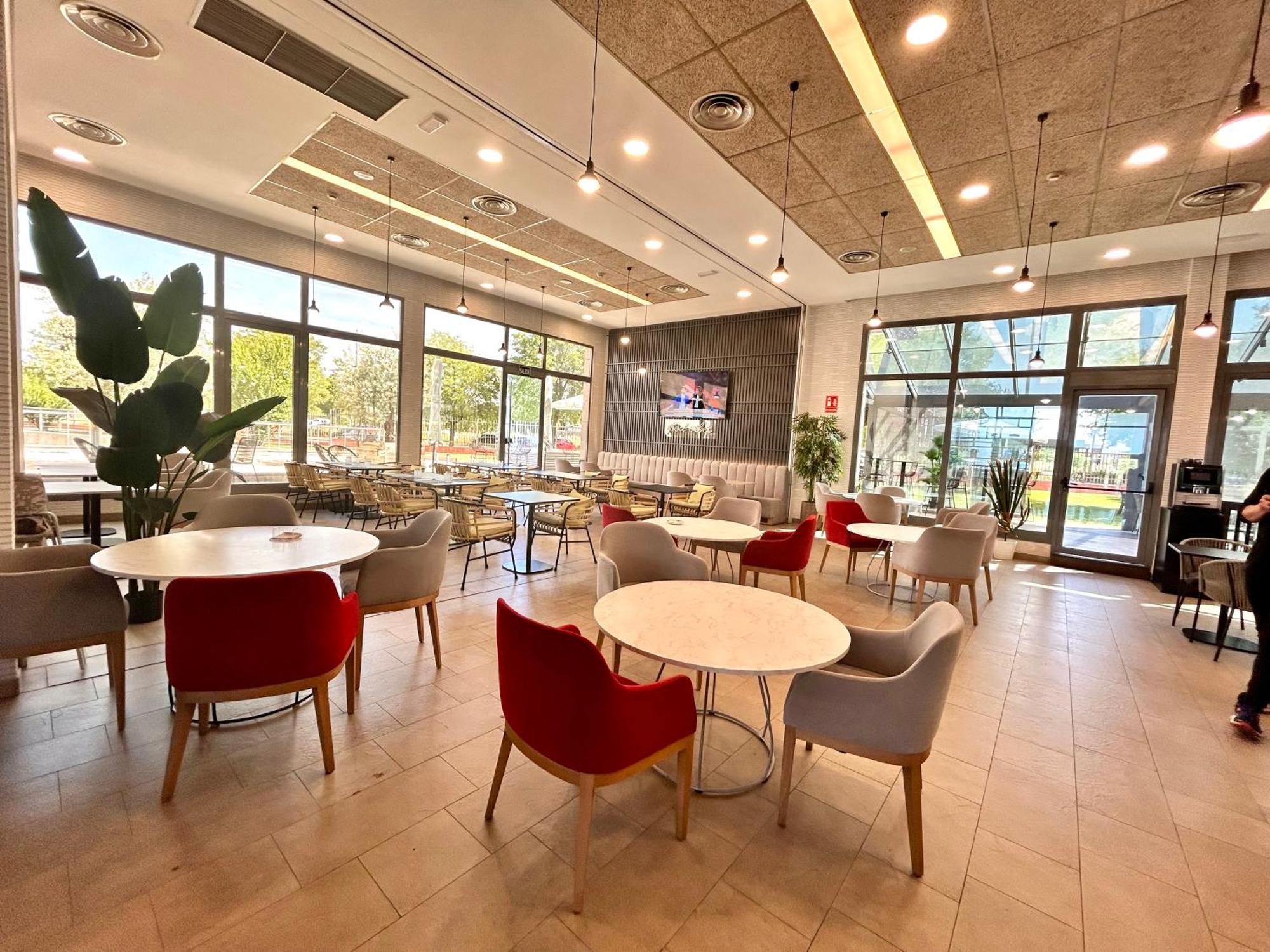 Ramada By Wyndham Madrid Getafe Hotel Bagian luar foto