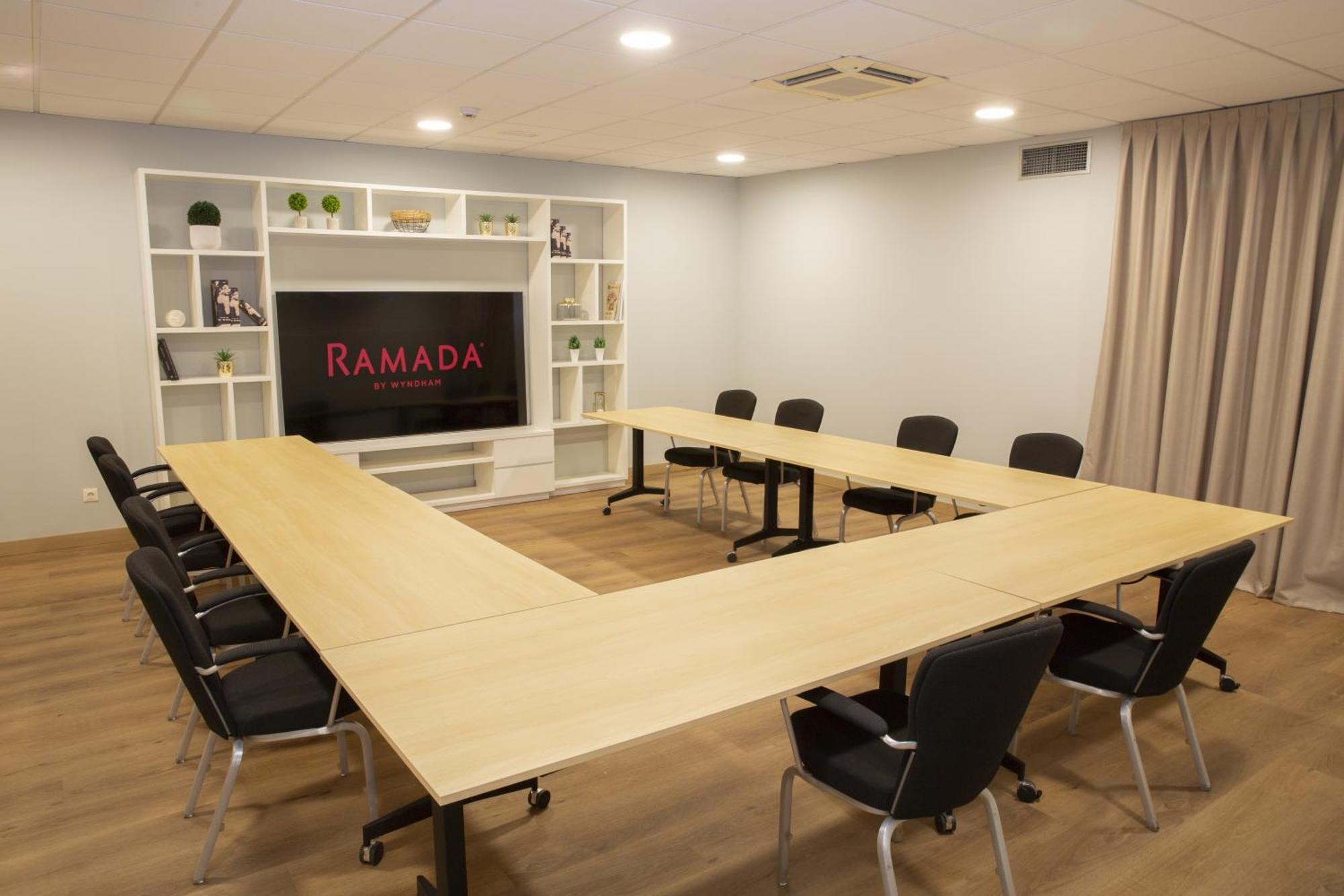 Ramada By Wyndham Madrid Getafe Hotel Bagian luar foto