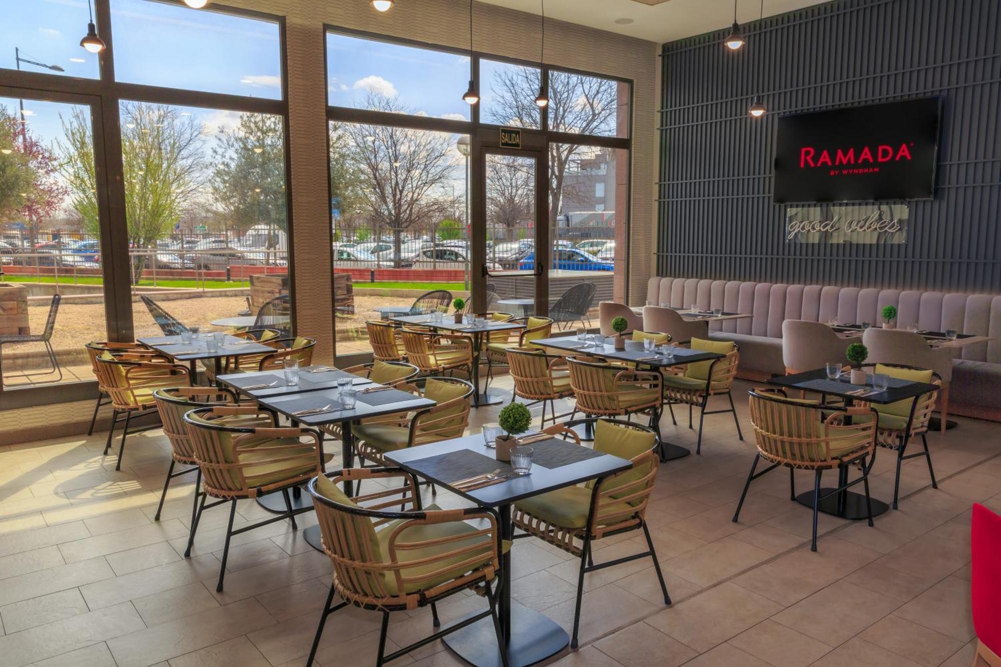 Ramada By Wyndham Madrid Getafe Hotel Bagian luar foto